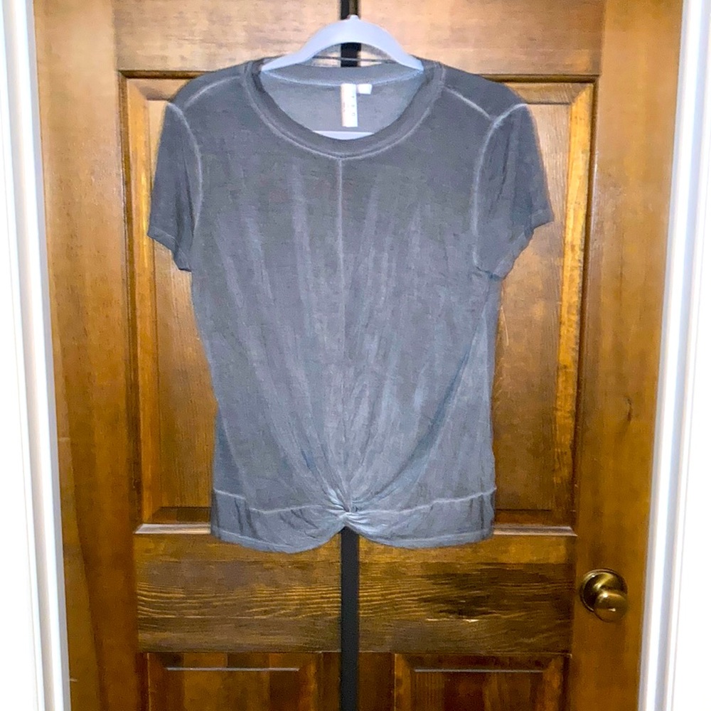 Size Medium T.B.O. Special Wash Twist Bottom Shirt